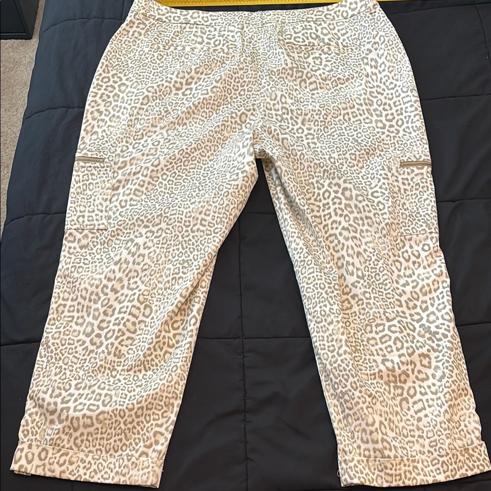 Chico’s Leopard Print Cargo Pants - Picture 7 of 7